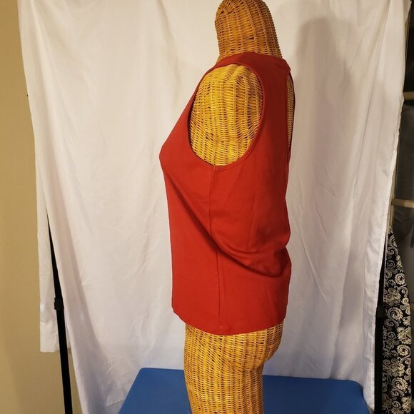 Ladies ANN TAYLOR Knit Shell in Red w/Large Keyhole Opening on Back - M - Picture 2 of 4
